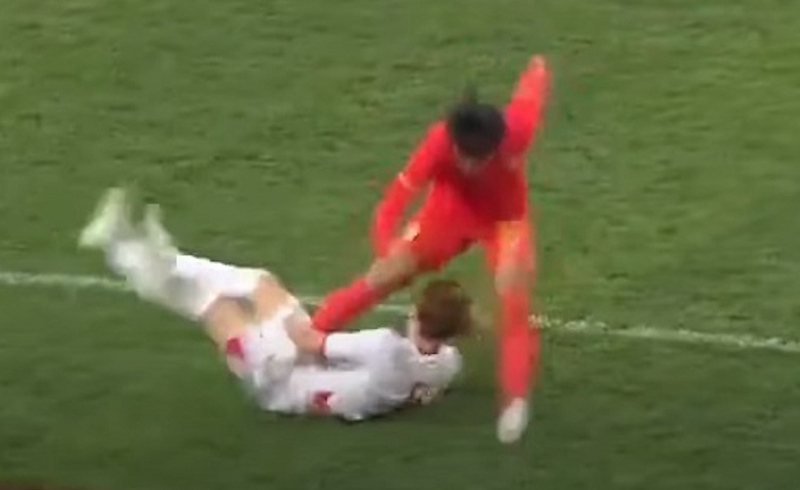 sao-u22-trung-quoc-nhan-trai-dang-sau-khi-choi-xau-cau-thu-cua-dt-viet-nam